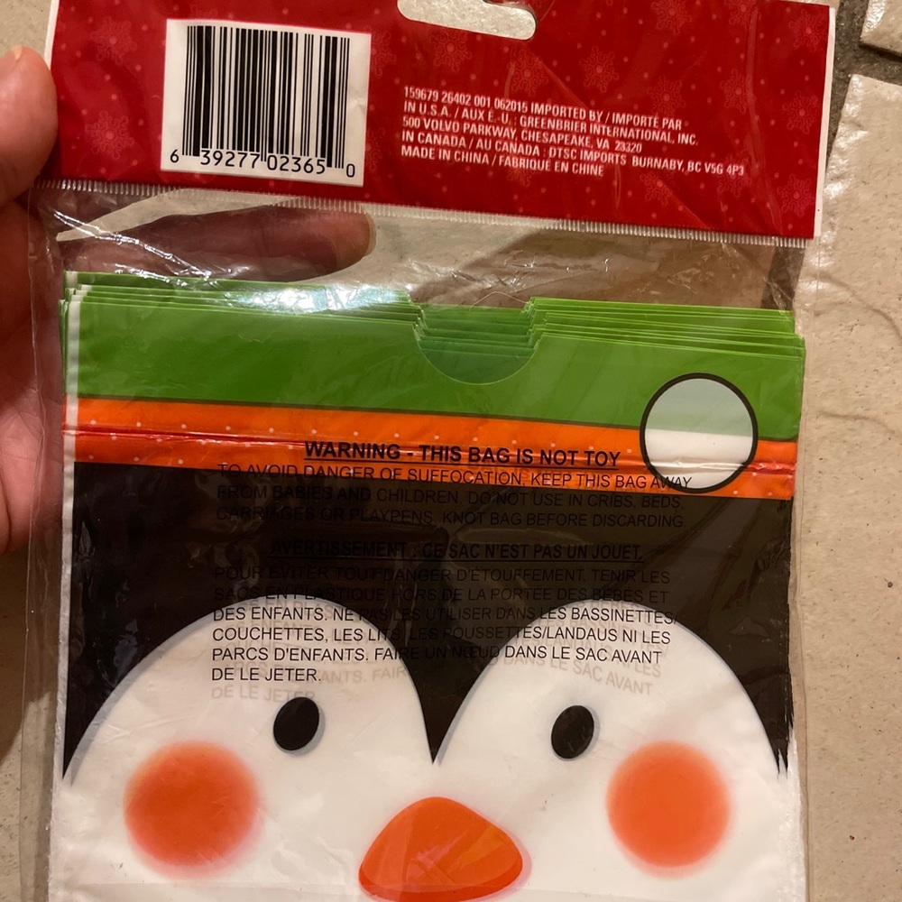 24~Merry Christmas Treat boxes & 18~Penguin treat bags & 40~Zipper Seal bags Set - Picture 8 of 9